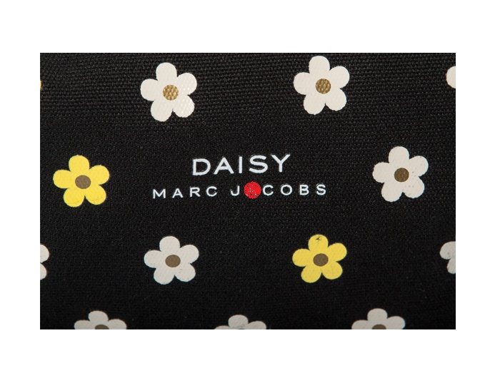 upload_5405c2fdc1ec683f69332a083f105753_Marc Jacobs黄白雏菊花化妆包6
